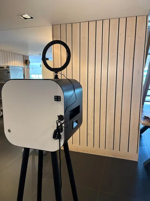 Photobooth van Grunn Fotofunn op een evenementlocatie
